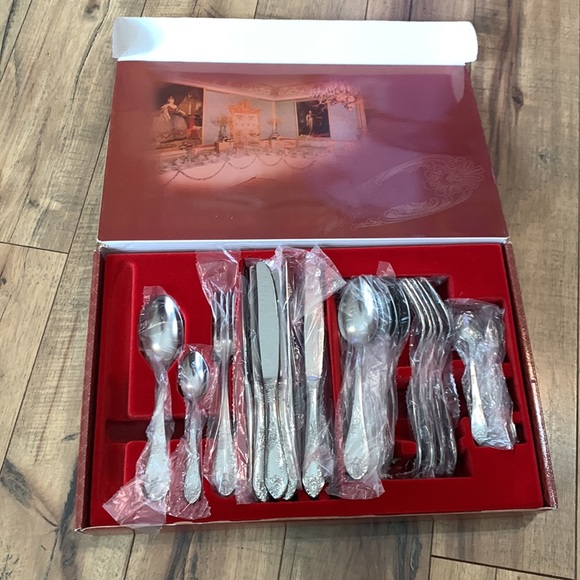 Luxury Flatware set of 24 - Picture 5 of 10